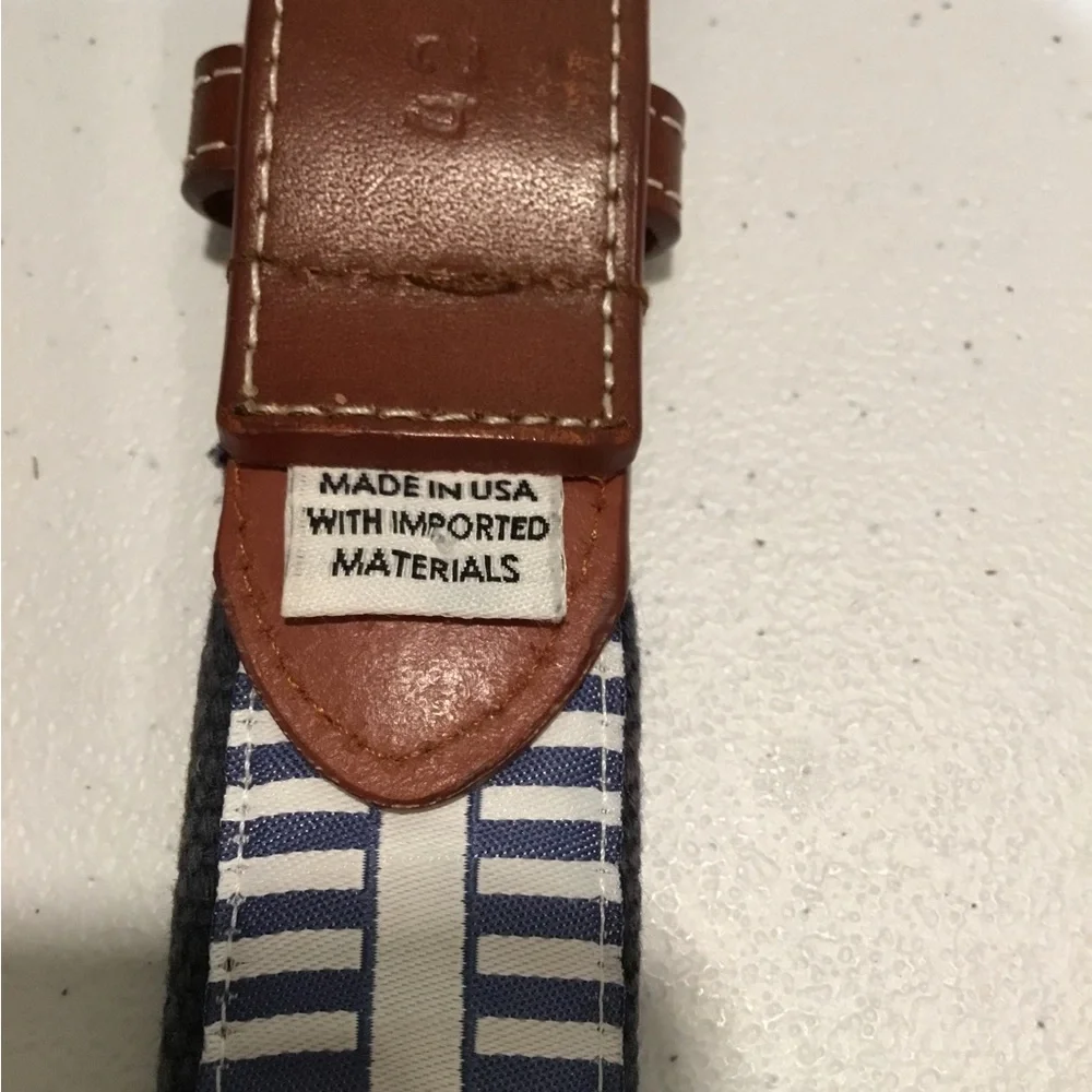 Men's Grey Woven Belt  with Golf Clubs and has Brown Leather Trim